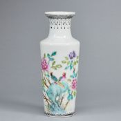 Chinesische Vase mit Päonien und Kranichen, China, Qing Dynastie