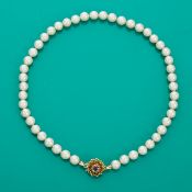 Perlenkette mit wechselseitiger Rubin-/ Brillant-Schließe