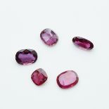 5 lose Rubine im Ovalschliff zus. ca. 6,5 ct.