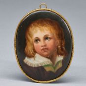 Ovales Medaillon als Anhänger - Porträt eines Jungen.