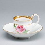 Tasse mit Schwanenhenkel und Untertasse - Rote Rose. Meissen 1824-1850 und 1850-1924.