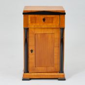 Biedermeier Pfeilerschrank