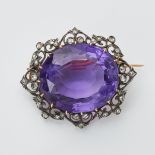 Amethyst-Brosche in Diamant-Entourage