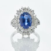 Wunderschöner Diamantring mit kornblumenblauem Saphir