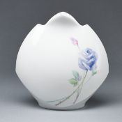 Moderne, flache ovale Vase - Violette Rose / Gelbe Rose. Meissen 2003.