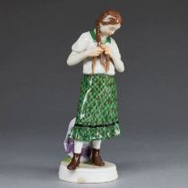 Mädchen, einen Zopf flechtend - Alfred König. Meissen 1910.