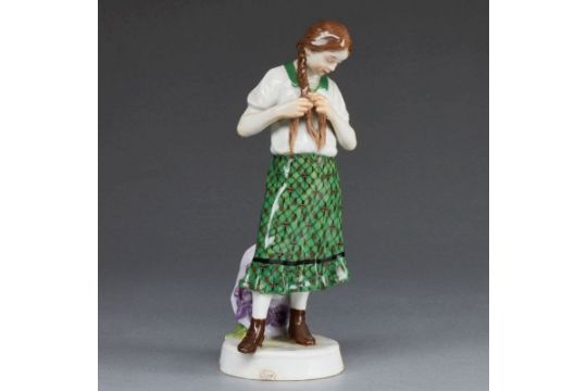 Mädchen, einen Zopf flechtend - Alfred König. Meissen 1910. - Bild 1 aus 3