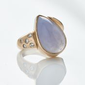 Designer Ring mit tropfenförmigen Chalcedon-Cabochon