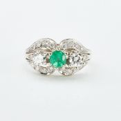Trilogie-Ring mit Brillanten und Smaragd