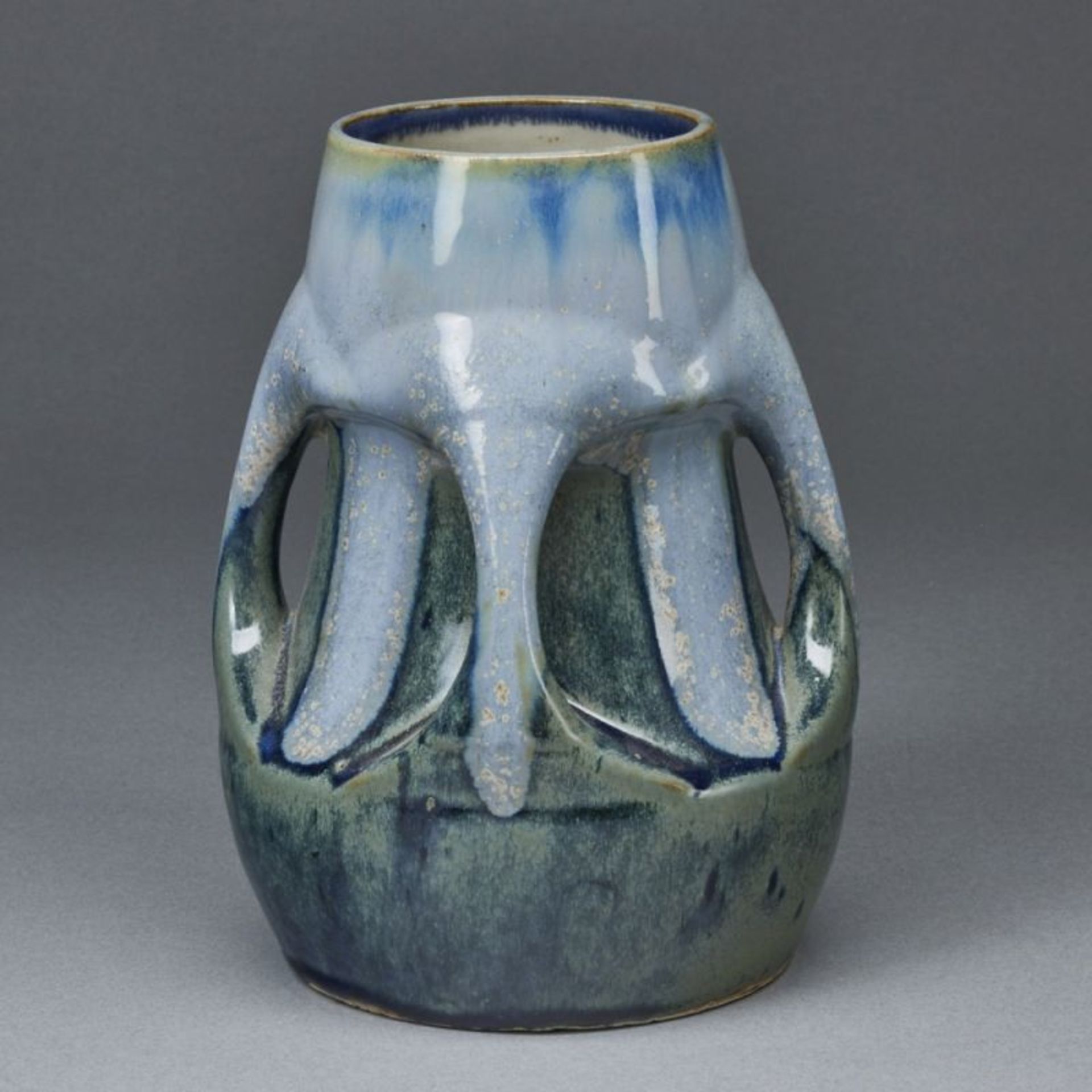 Vase mit 4 aus der Masse gearbeiteten Henkeln. Kunst- und Brauntöpferei Hugo Reinhold, Bunzlau / Sch - Image 2 of 2