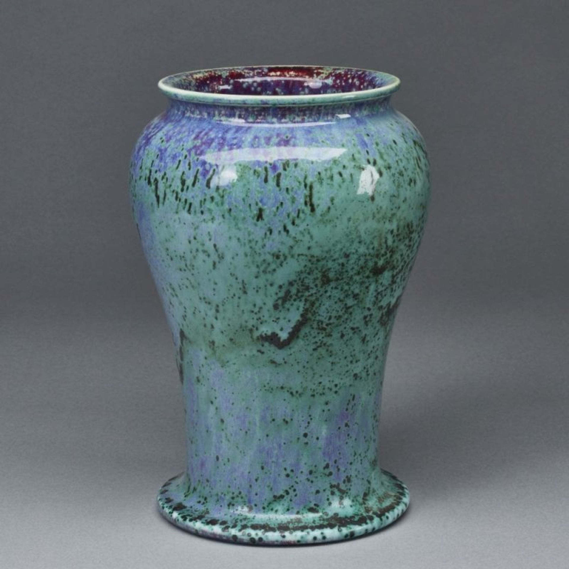 Vase mit Laufglasur. Ruskin Pottery, West Smethwick / England 1906. - Bild 2 aus 2