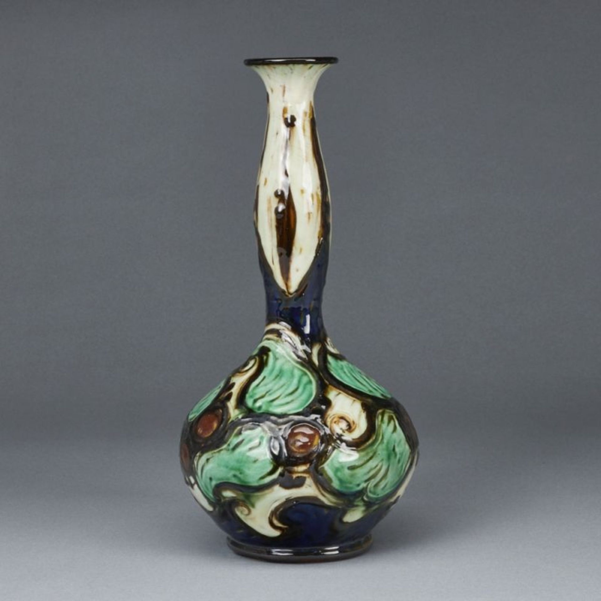 Keulenvase. Entwurf: Designer THORVALD BINDESBÖLL (1846 bis 1908) - Ausführung: Keramikmanufaktur He - Bild 2 aus 2