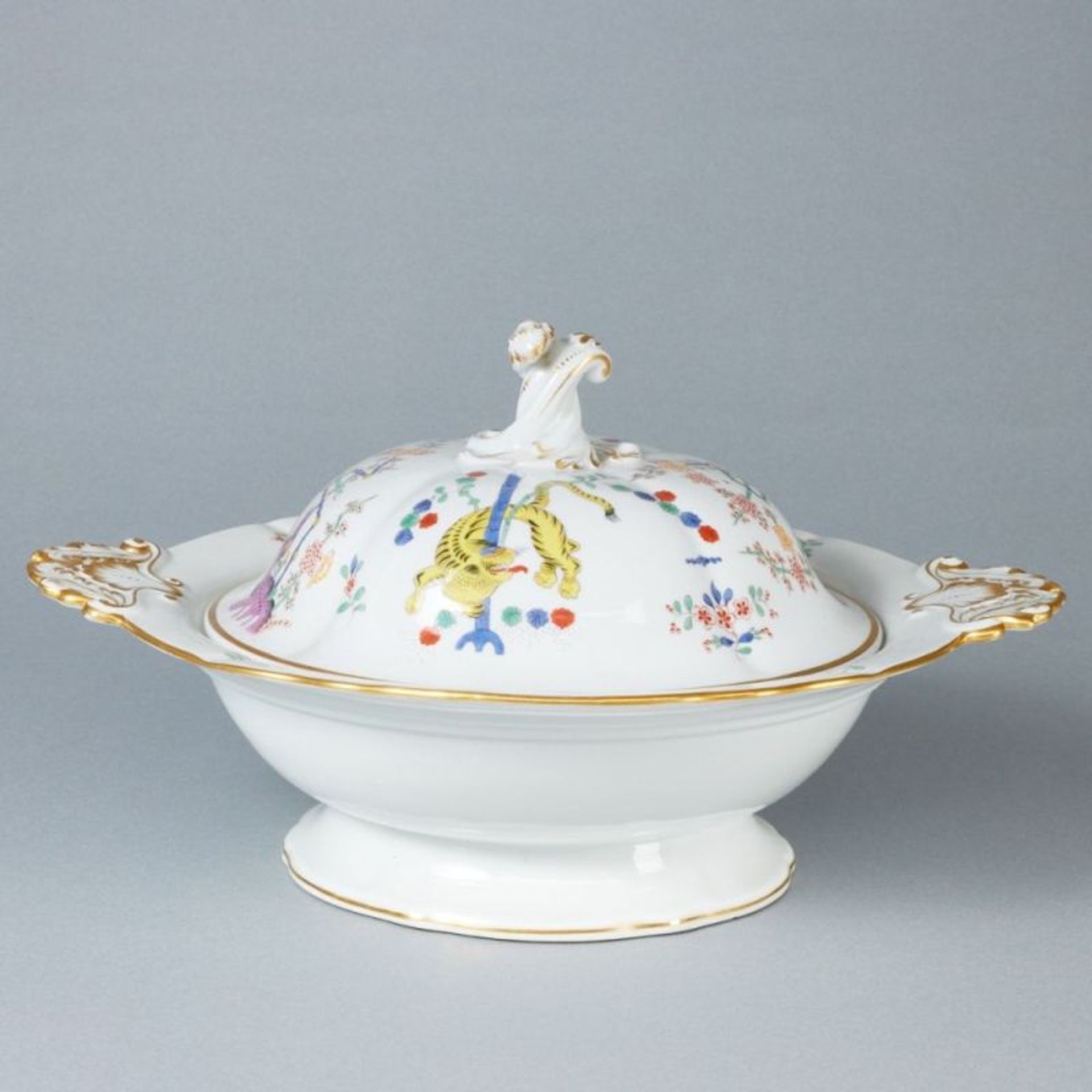 Runde Deckelterrine - Alter reicher gelber Löwe. Meissen 1924-1934.