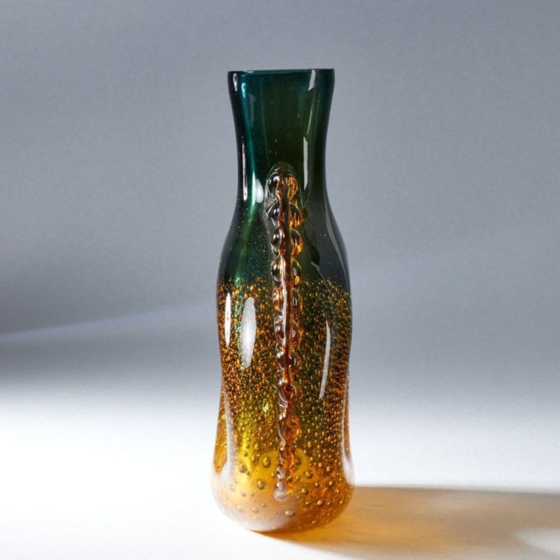 Vase in Ringform mit aufgeschmolzenem Band. Murano. - Image 2 of 2
