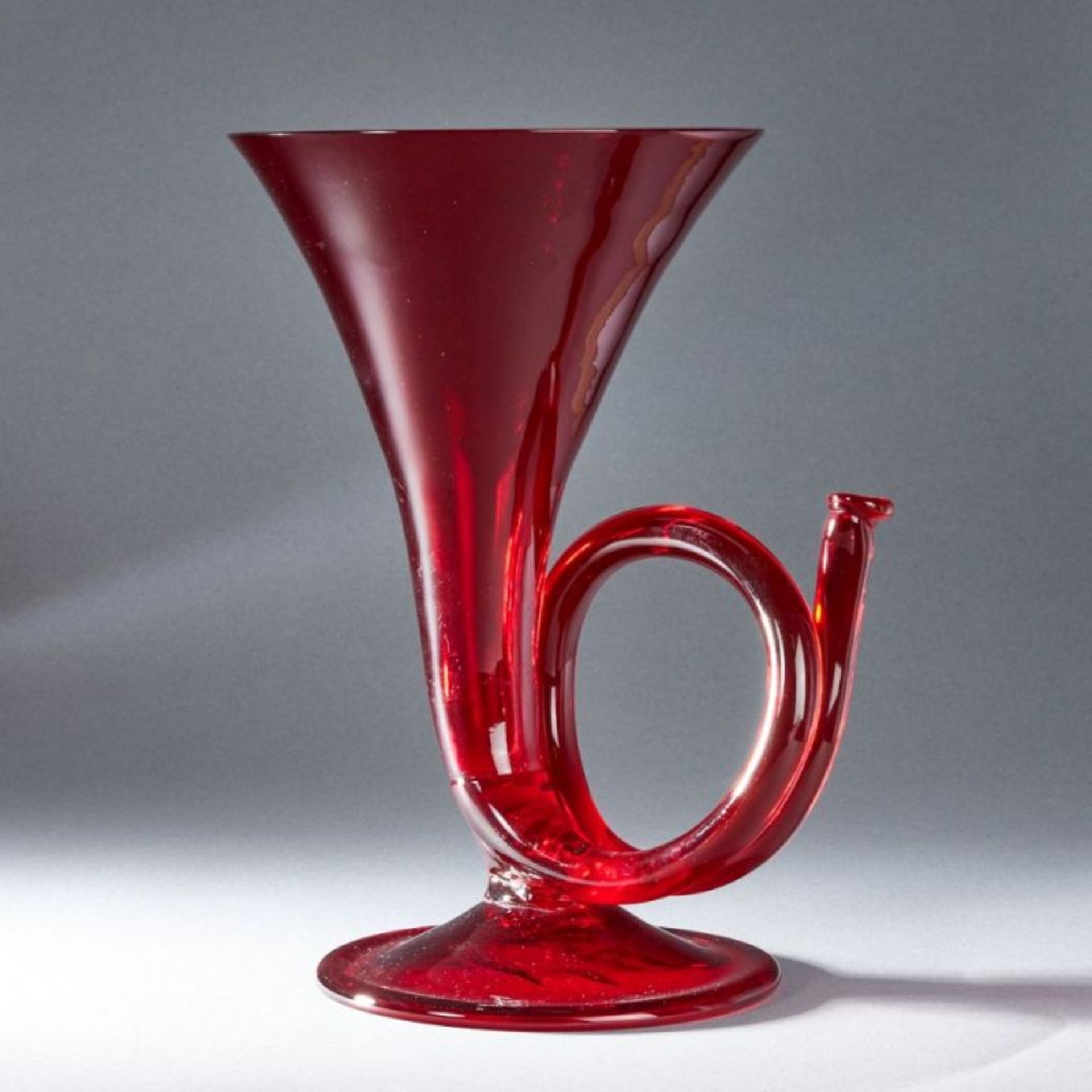 Vase in Form einer Trompete. Venini, Murano.