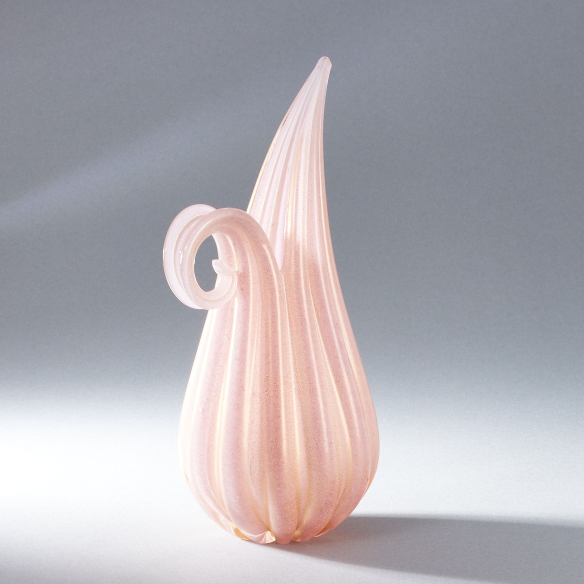 Vase mit hochgezogener Seite und gerolltem Griff. Barovier & Toso, Murano. - Image 2 of 3