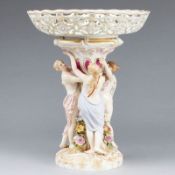 Tafelaussatz mit 3 Grazien. Meissen 1850-1924.