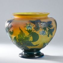 Amphorenförmige Vase mit ausgestelltem Rand - Glockenblumen. Émile Gallé, Nancy 1920-1925.