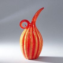 Vase mit hochgezogener Seite und gerolltem Griff. Barovier & Toso, Murano.