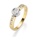 Bicolour ring with diamond solitaire and diamonds 