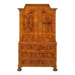 Barock Aufsatzschrank mit gerader Front