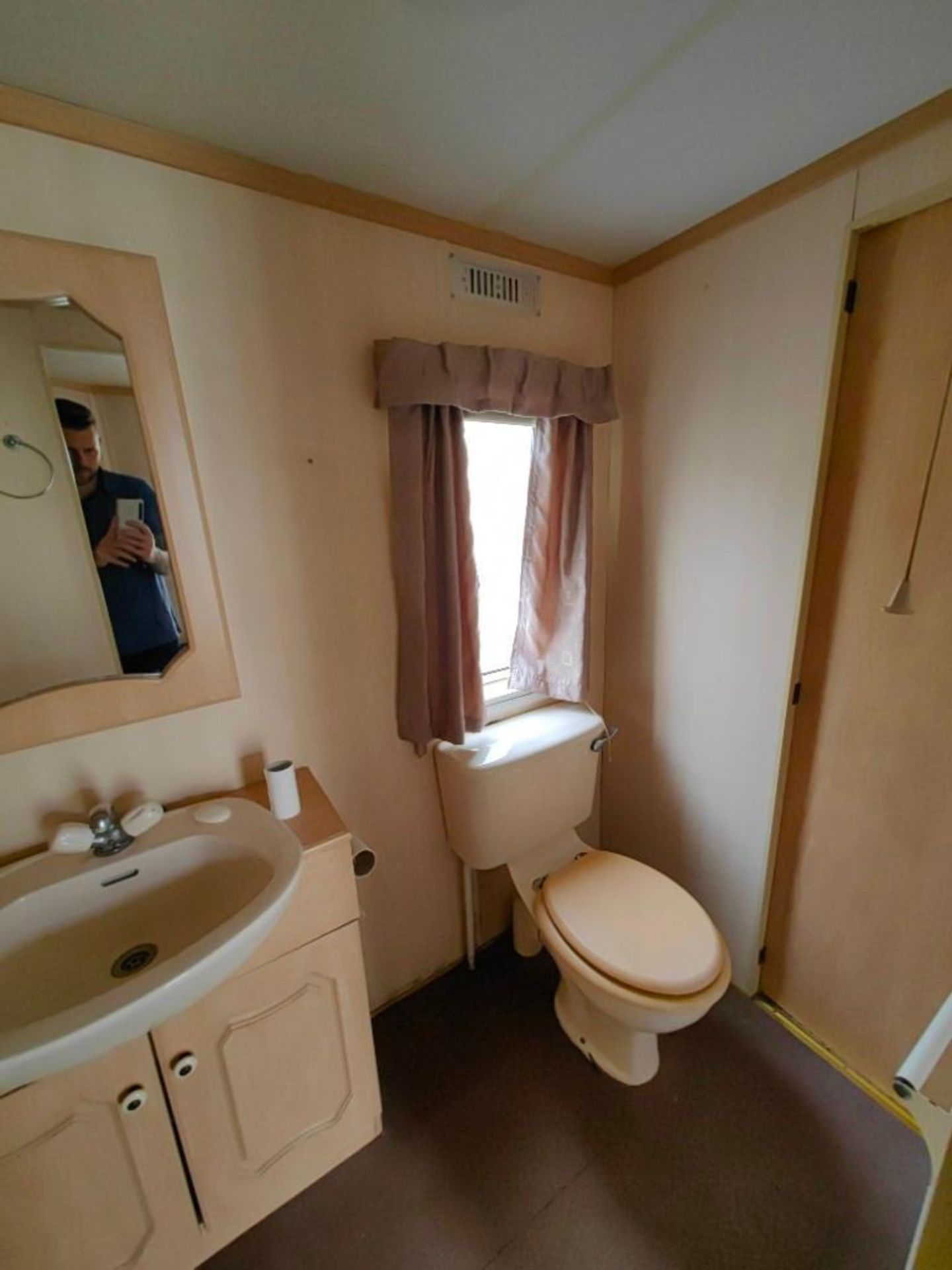 Willerby Manor Static Caravan - Image 14 of 25