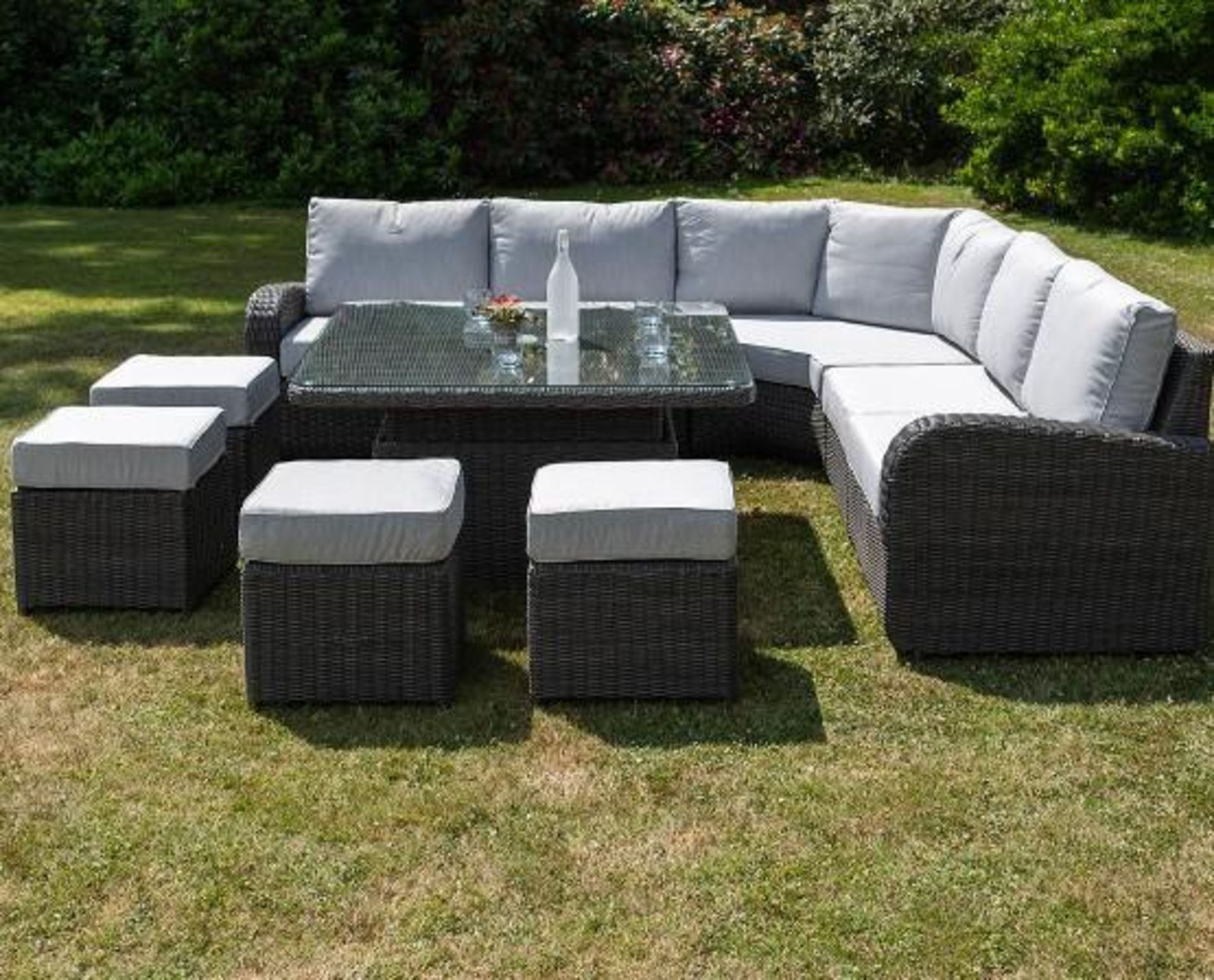 *BRAND NEW* 9 Seater Outdoor Rise and Fall Table Dining Set in Grey. RRP:£2,698 - Image 15 of 18