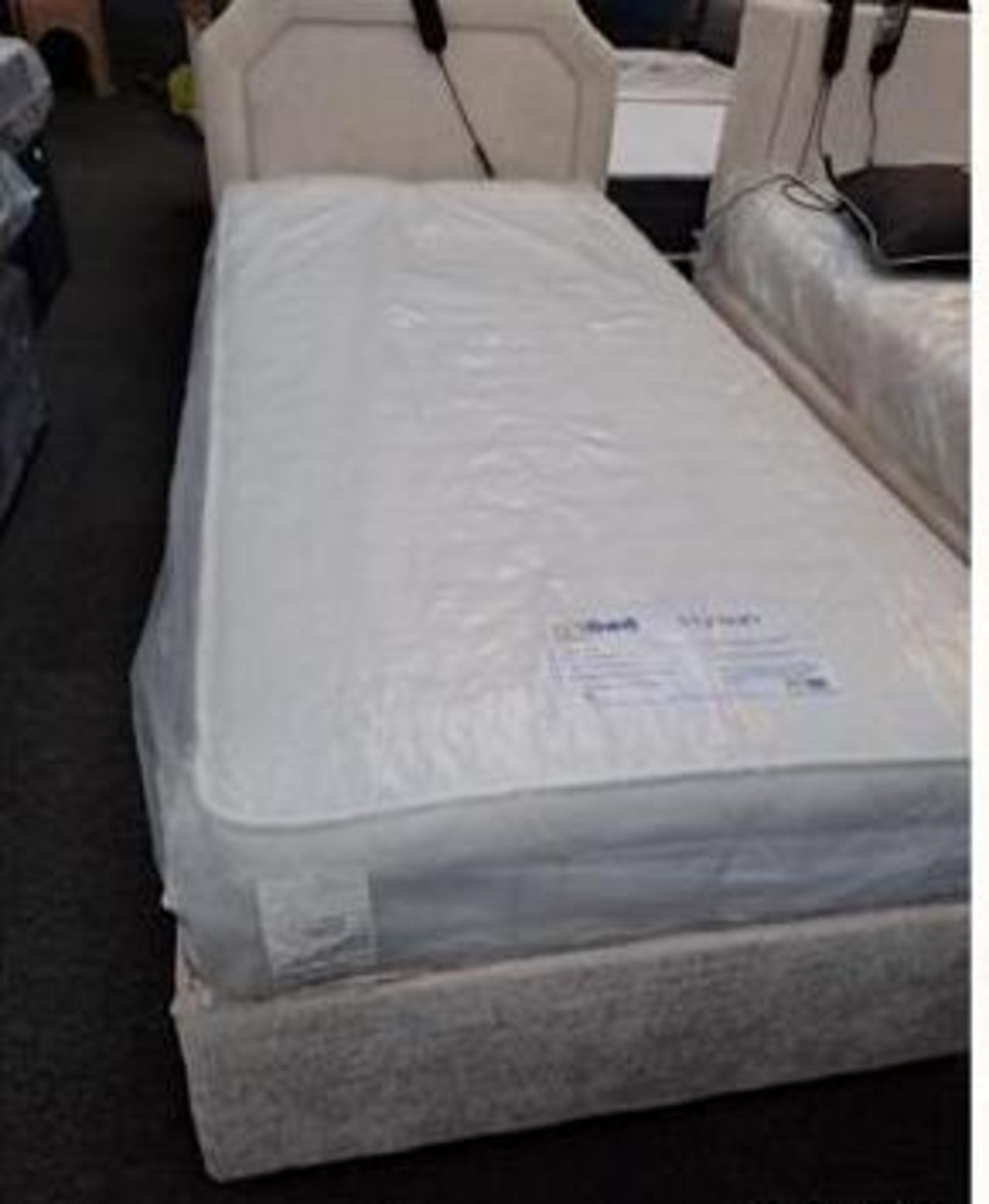*EX DISPLAY* Wentworth electric multi position single bed with 800 pocket sprung mattress.