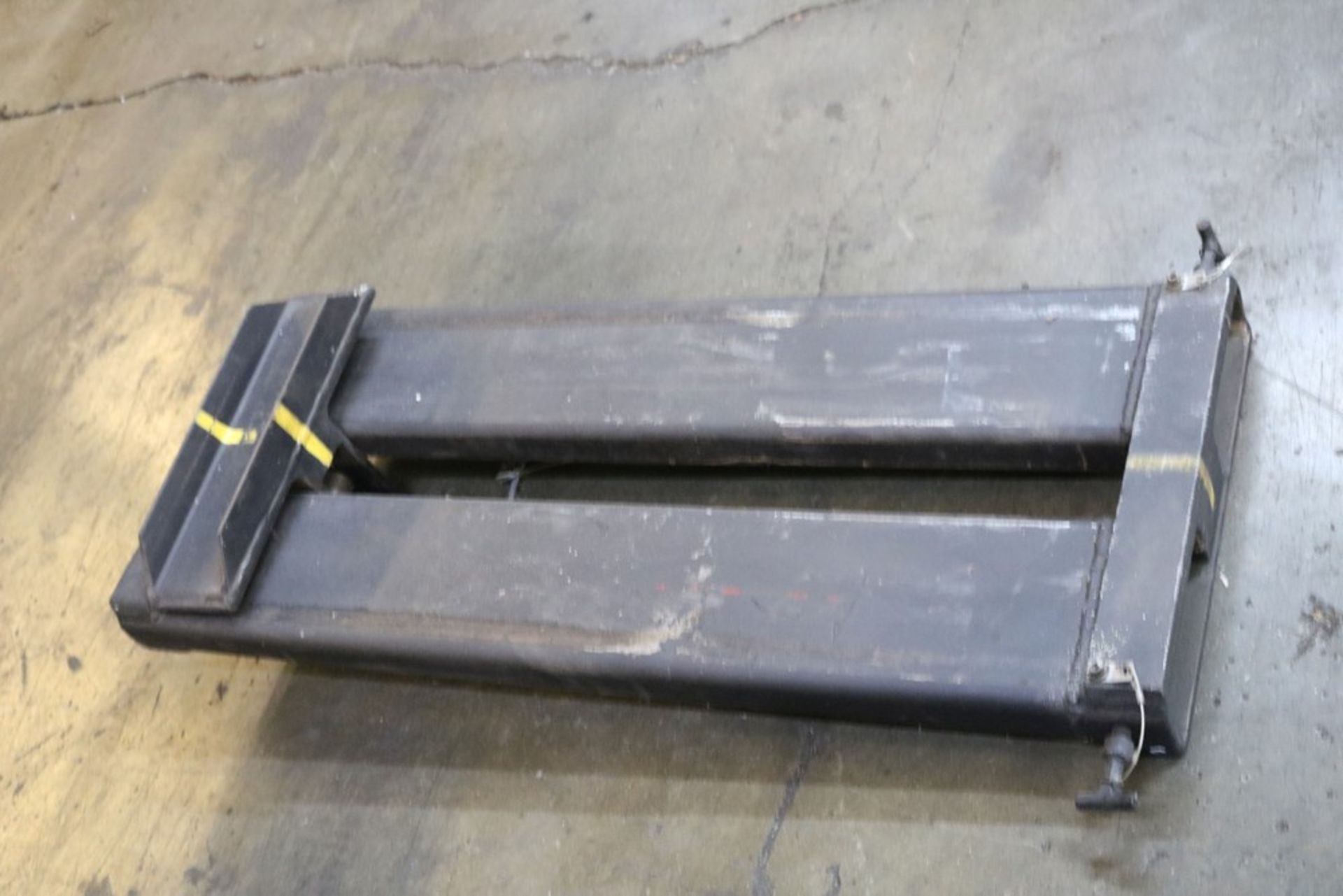 Forklift Mold Lifter Attachment - Image 2 of 3