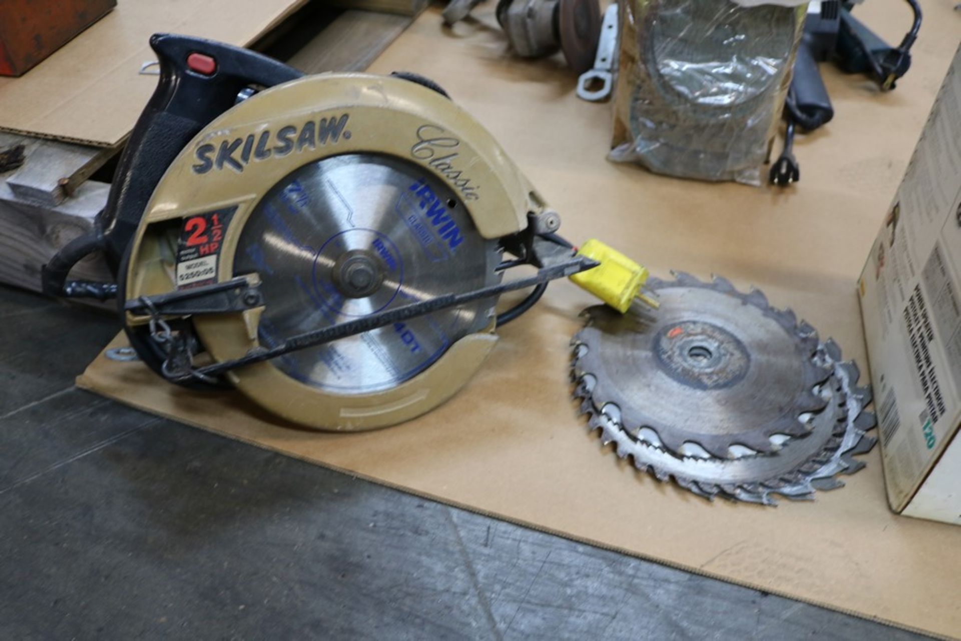 Skilsaw 2 1/2 HP, 7 1/4" Circular Saw with Additional Saw Blades, Wagner 120 Power Sprayer and - Image 2 of 3