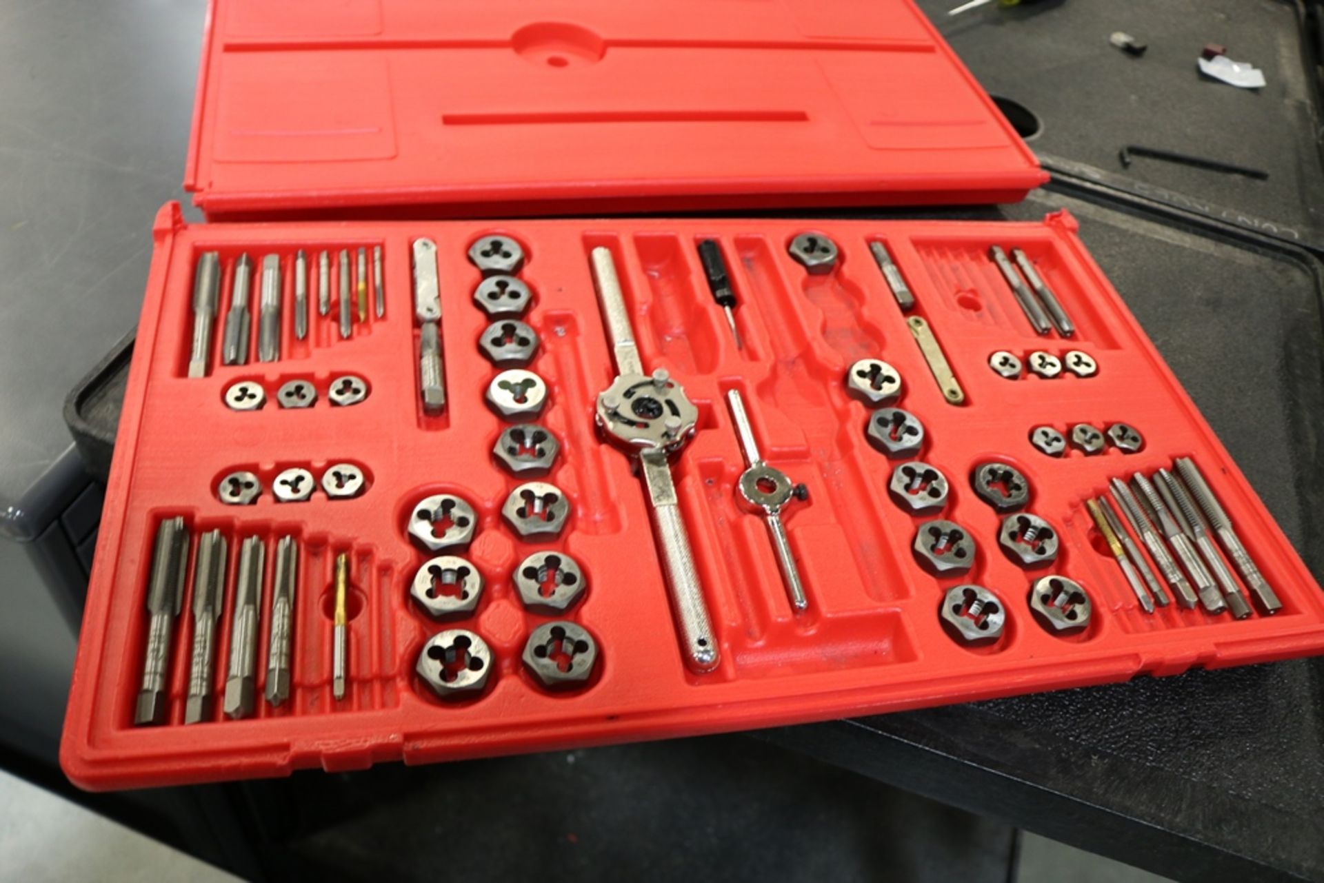 Irwin Hansen Tap & Die Set Machine Screw Fractional and Metric Combo Set - Image 2 of 4