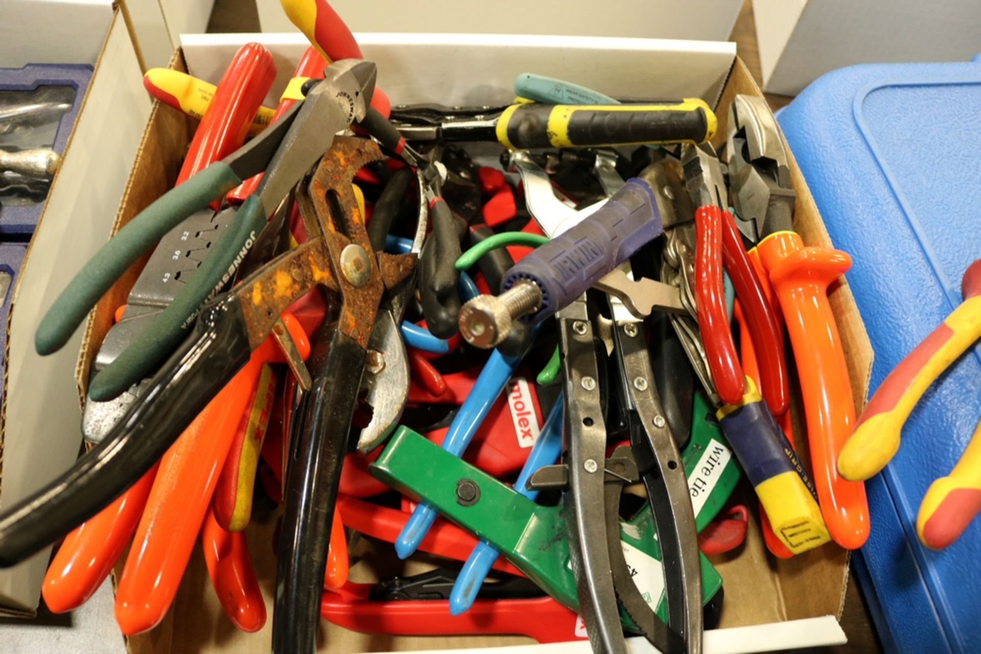 Box of Various Hand Tools Basic & Electrical - Image 3 of 3