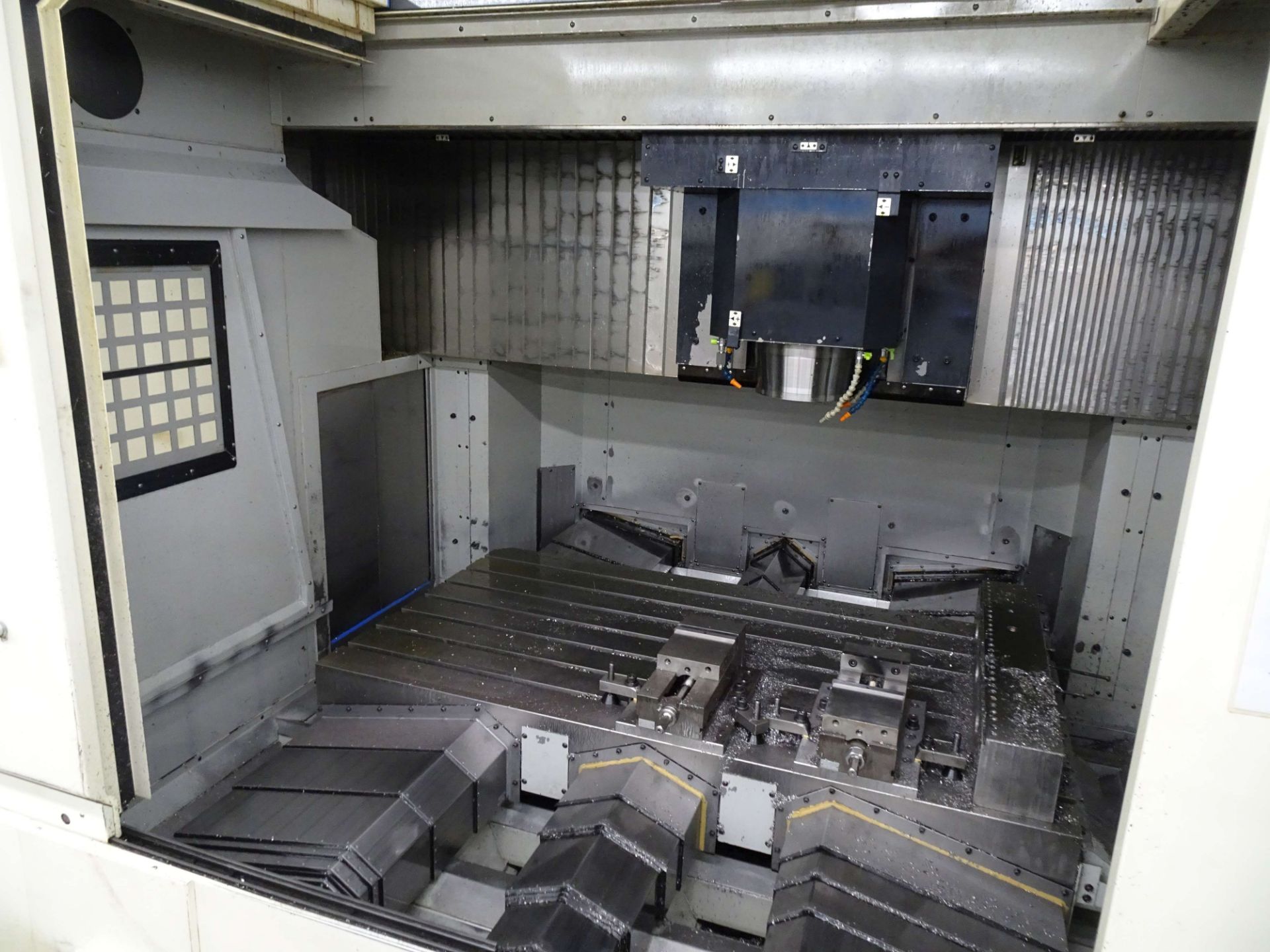 Makino V99 CNC Vertical Machining Center - Image 4 of 19