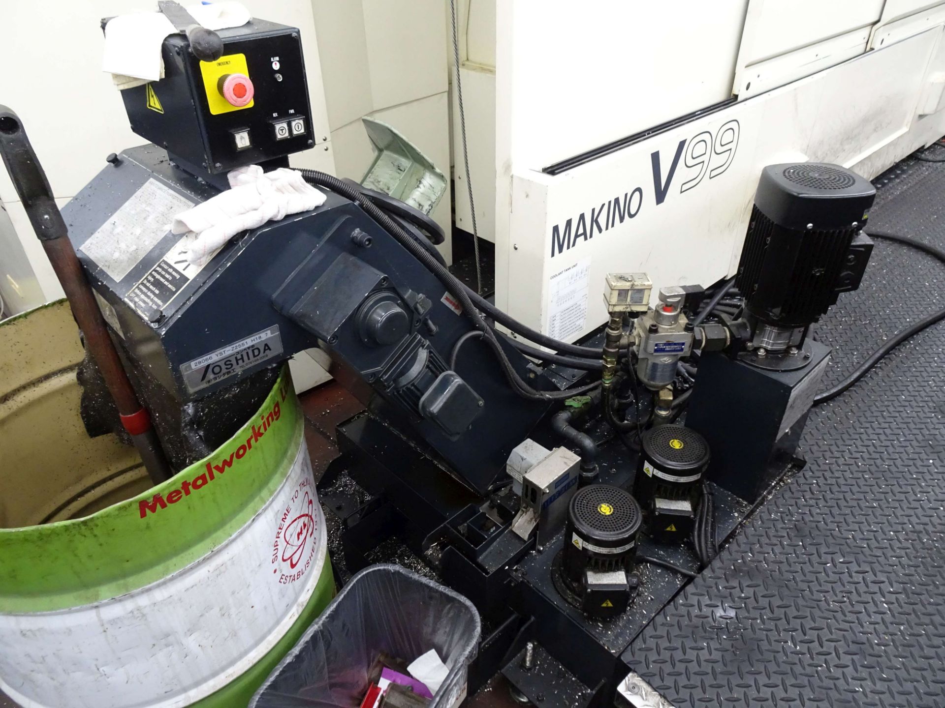 Makino V99 CNC Vertical Machining Center - Image 17 of 19