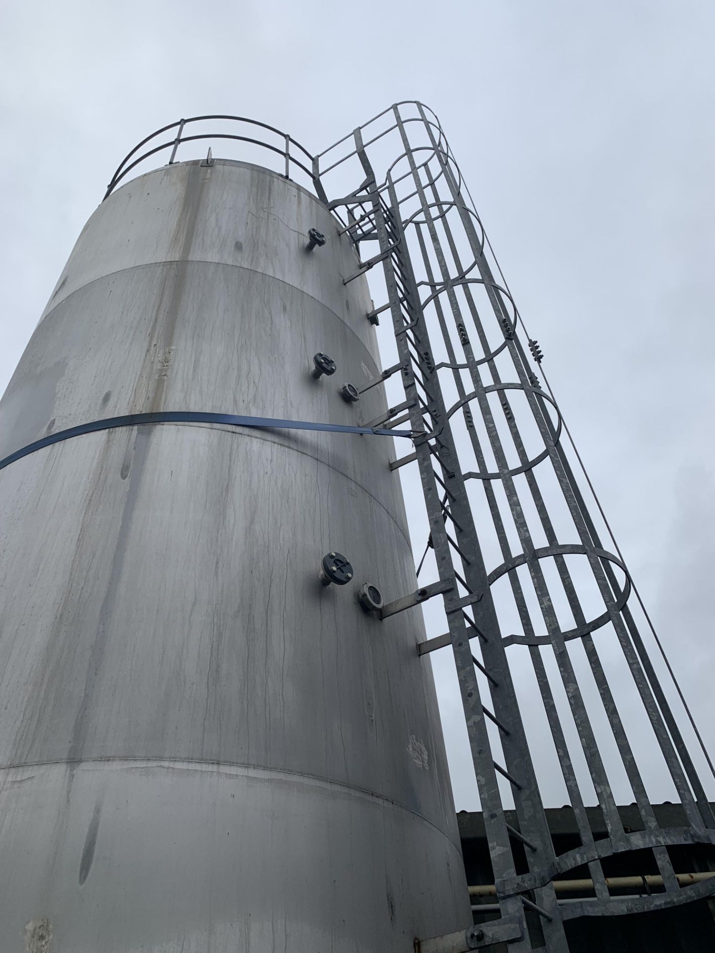 59,000 Litres 1298 Gallon Vertical Stainless Steel 304 Storage Tank with supports & access ladder - Image 6 of 7