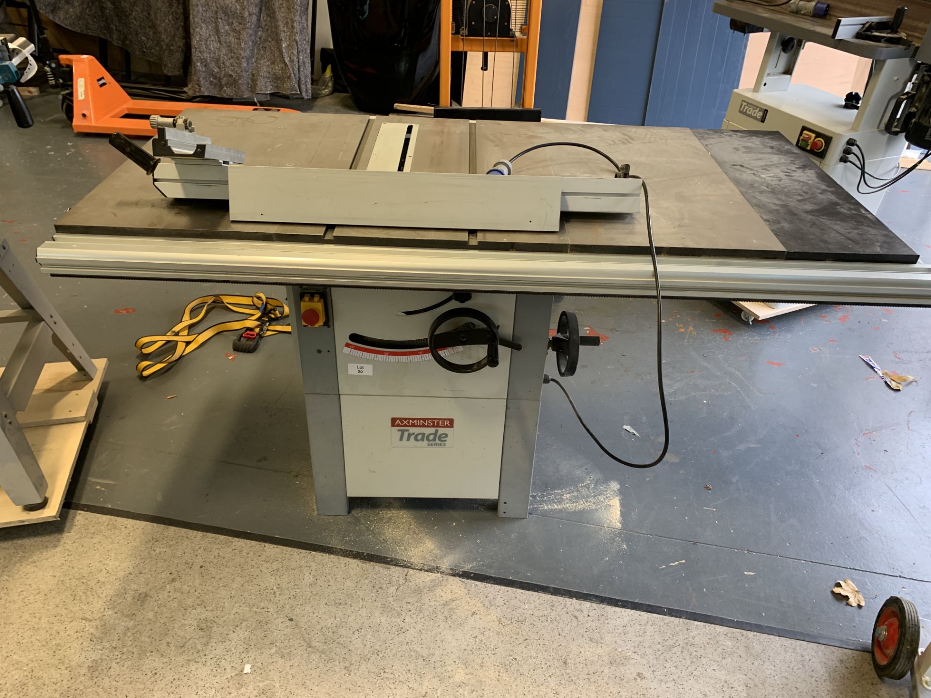 ﻿﻿Axminster Trade Series AW12BSB2 Panel Saw 230v