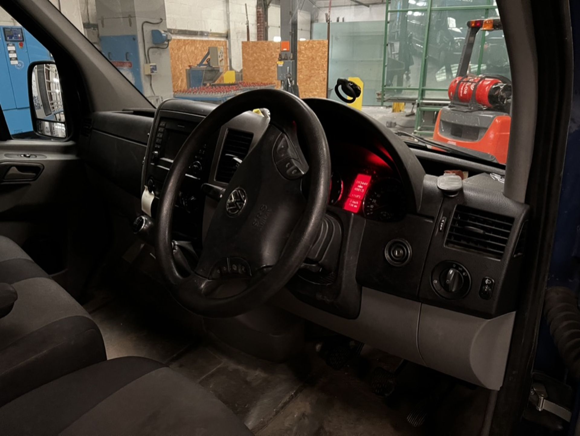 VW Crafter CR35 TDI Van reg FA15 HXG - Image 23 of 27