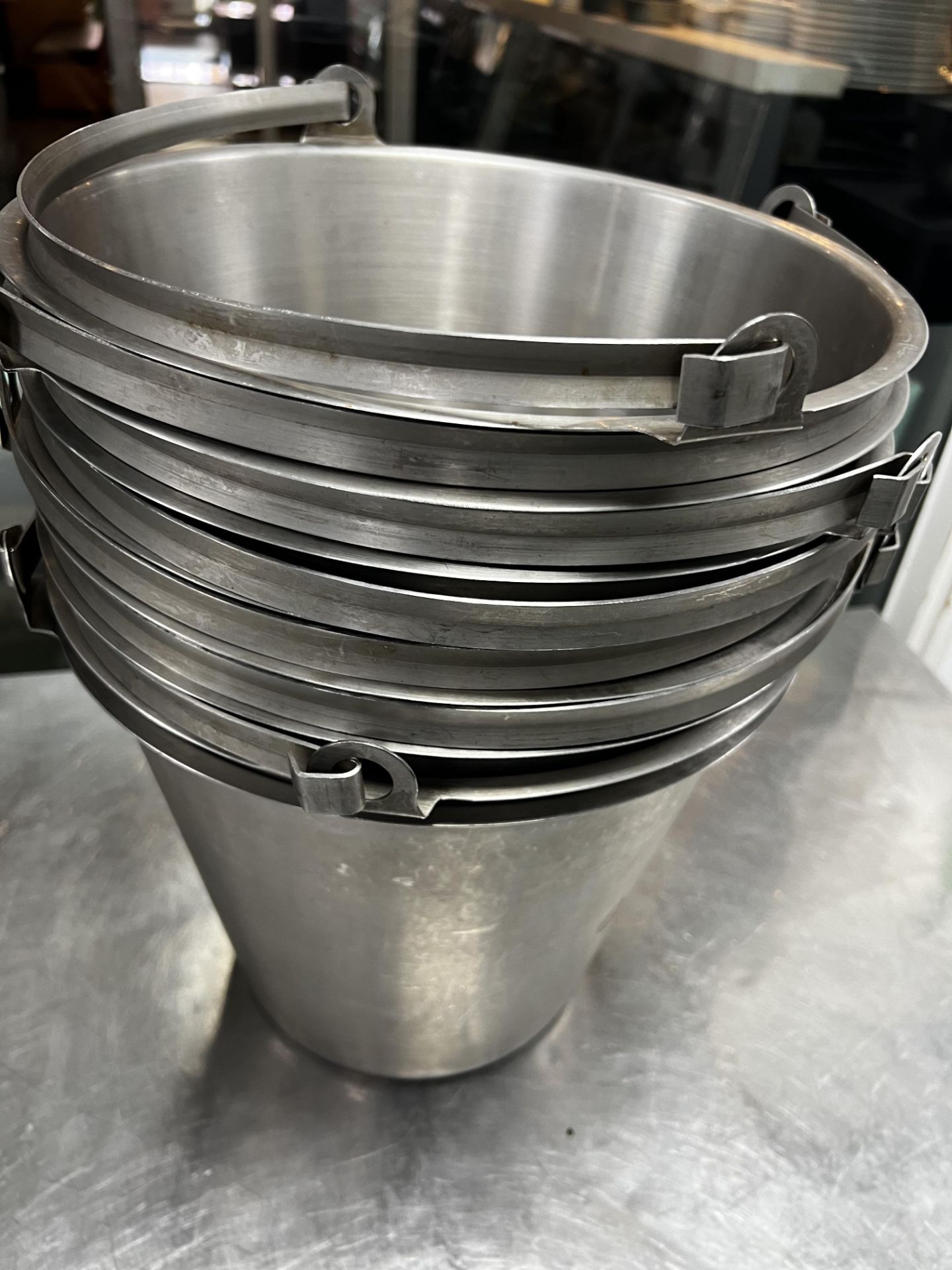 8 x stainless steel buckets