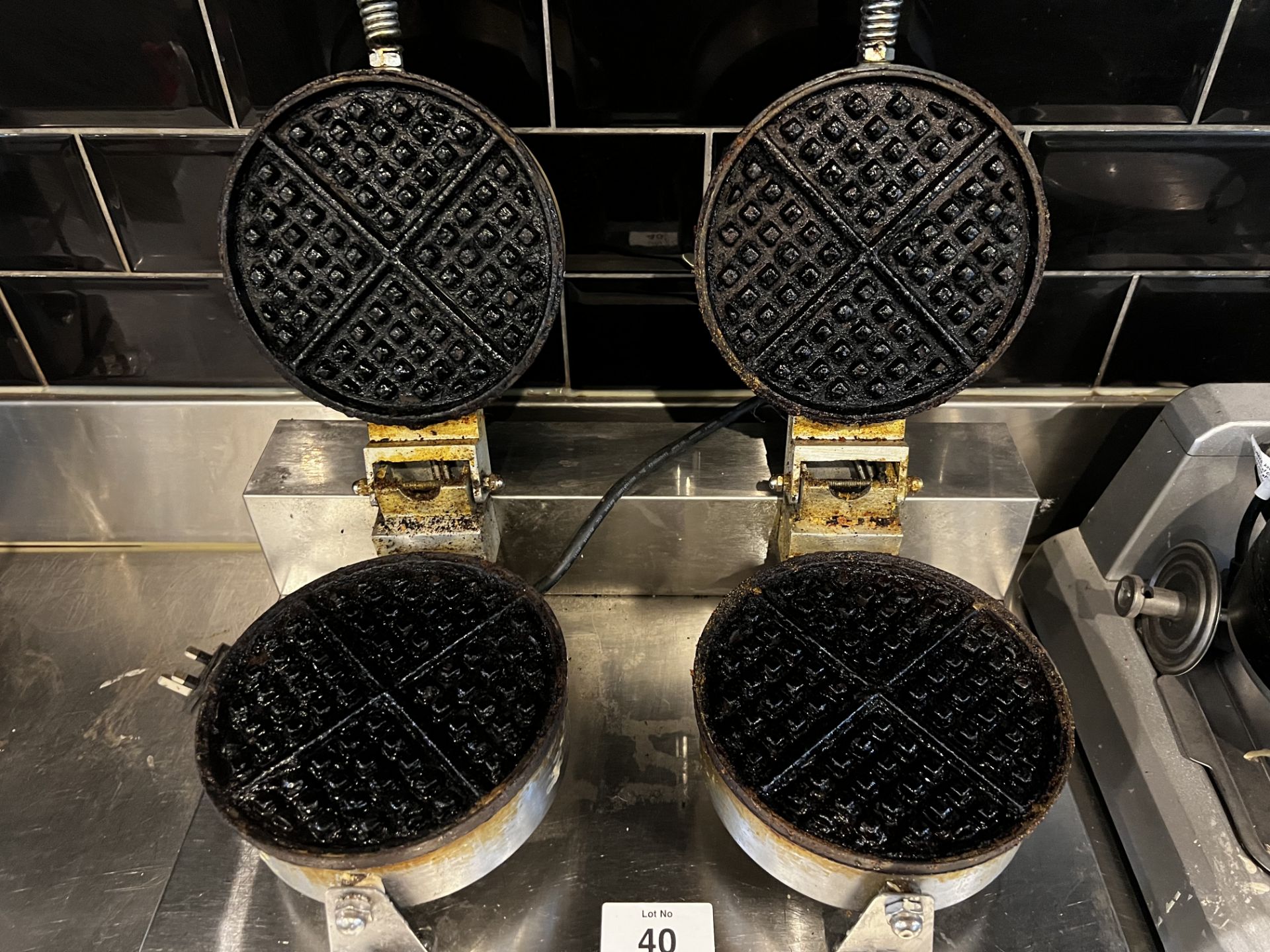 Twin waffle machine - Image 2 of 2