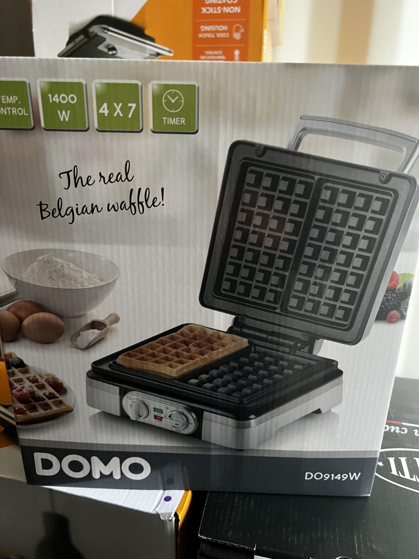 4 x DOMO Belgian Waffle Maker 1400W RRP £75 ea total £ 300