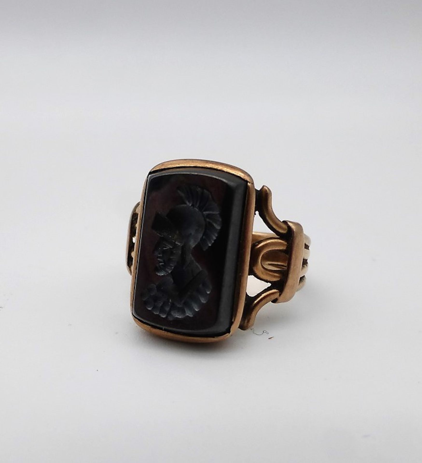 Antiker Goldring mit Onyx Gemme