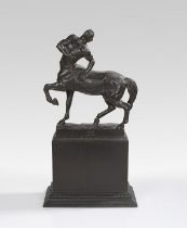 Franz von Stuck 1863 Tettenweis - 1928 München Verwundeter Zentaur. 1891-93. Bronze mit schwarzer