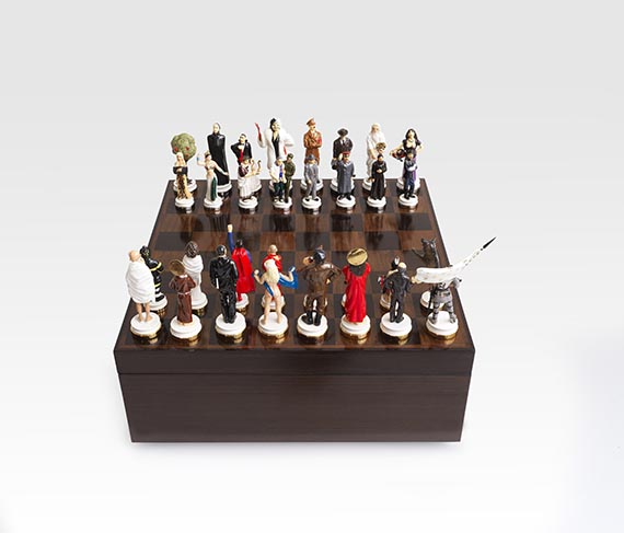 Maurizio Cattelan 1960 Padua - lebt und arbeitet in New York Good vs. Evil Chess Set. 2003.