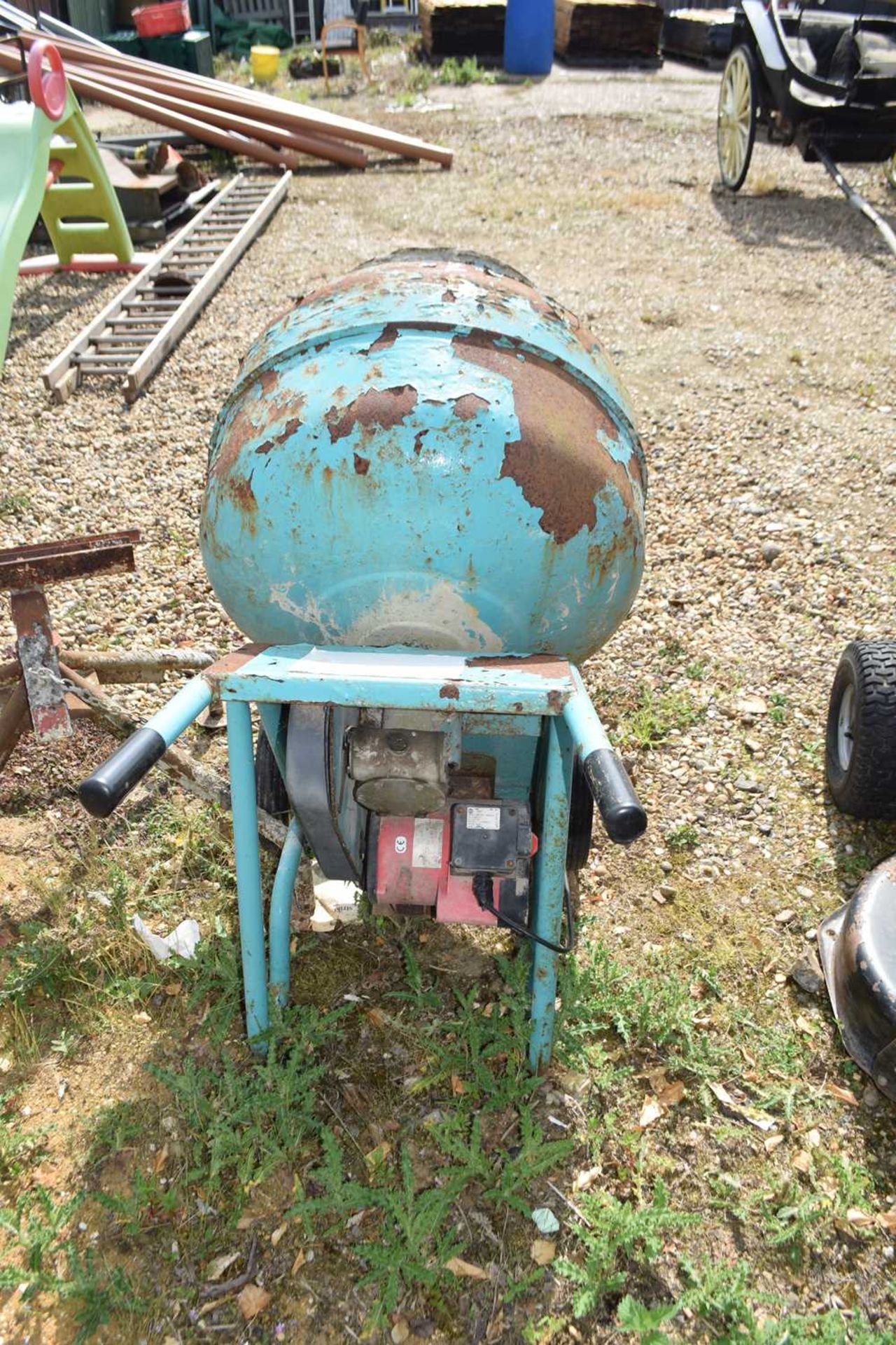 Electric cement mixer - Image 2 of 2