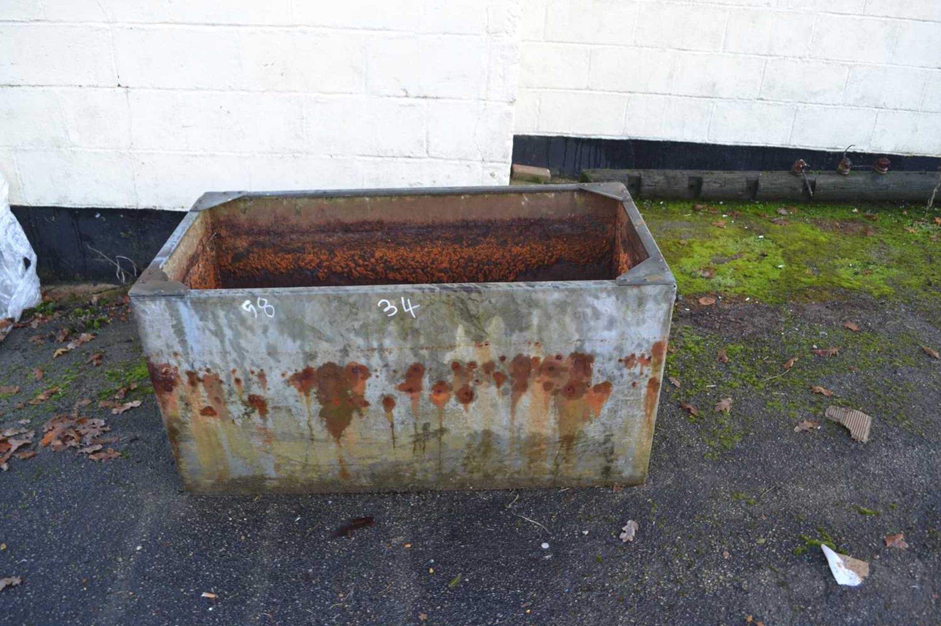 Galvanised water tank (a/f), height 60cm, width 120cm, depth 60cm