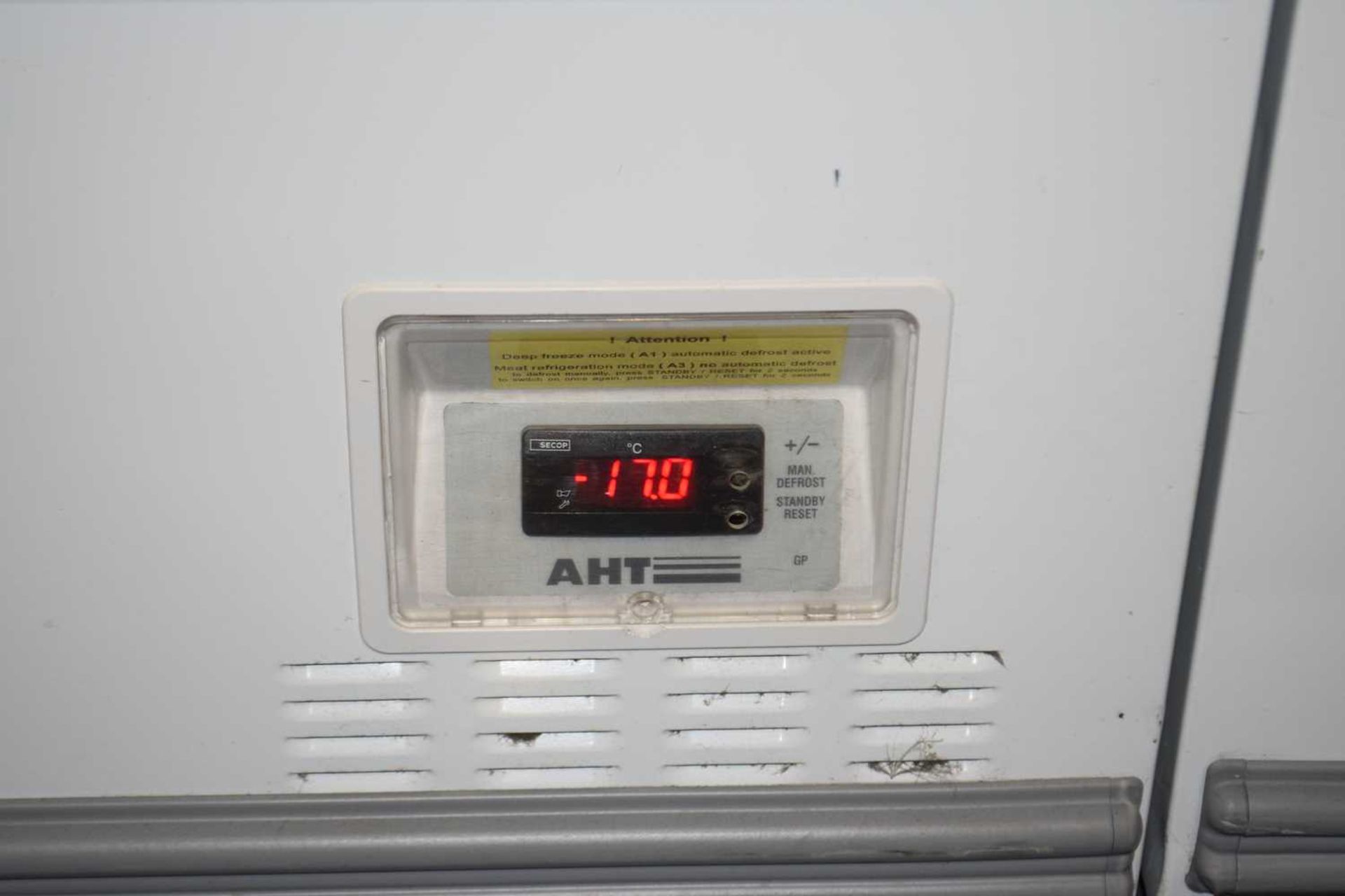 AHT 2.5 metre commercial display freezer Model: Miami 250L, in working condition (including - Image 3 of 3