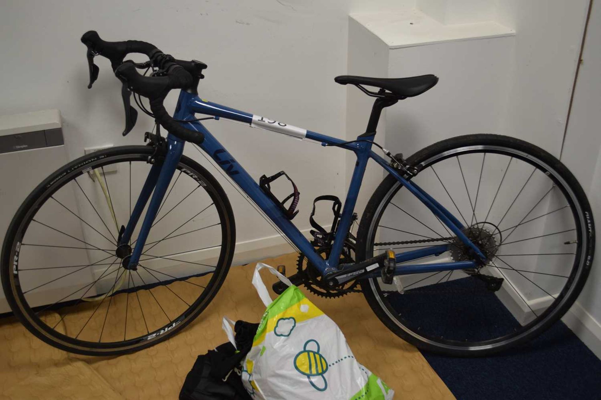 Liv Avail ladies road bike in excellent condition together with boxing pads and gloves - Image 2 of 4