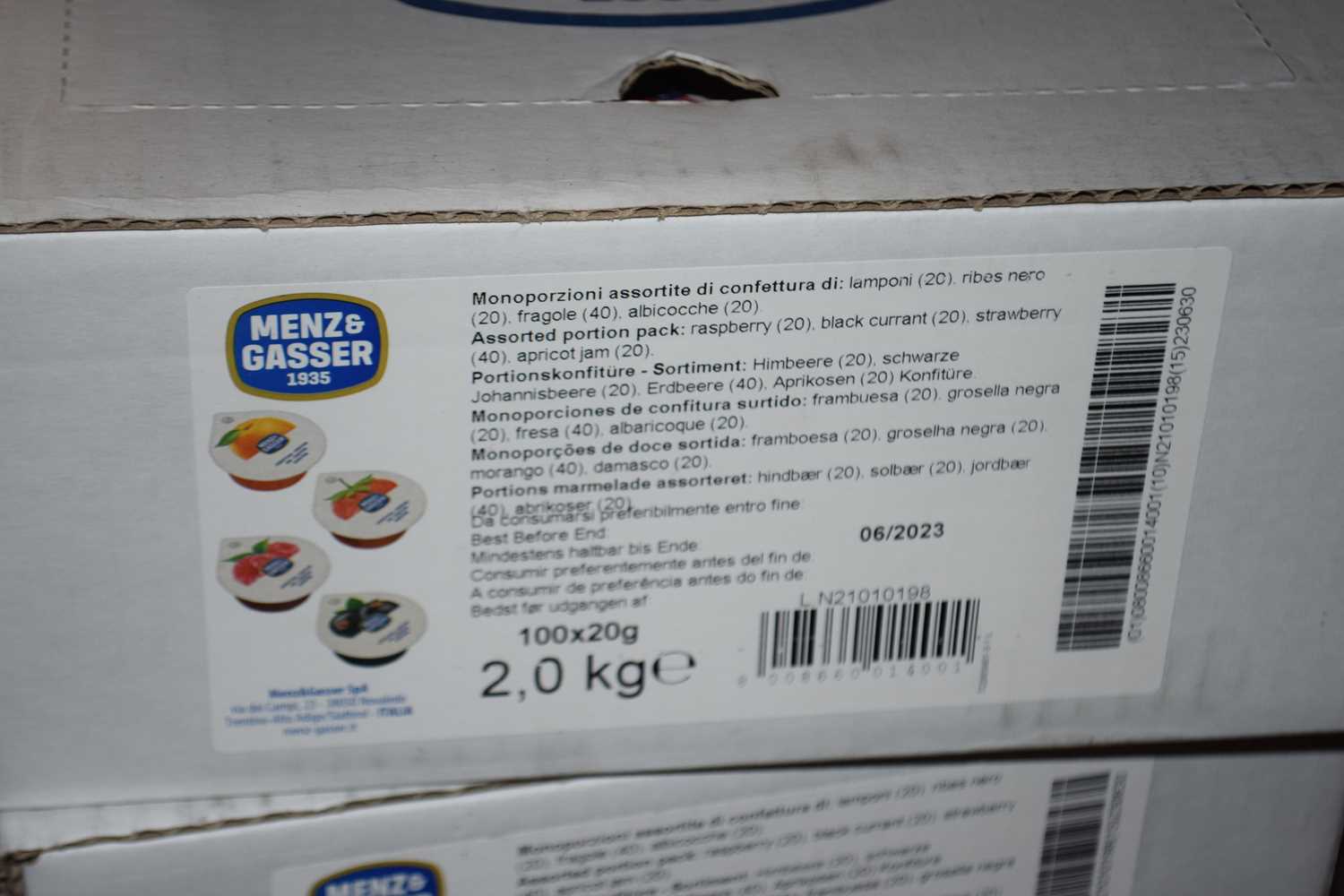 Five boxes of mixed jam packets, each box containing approx 100 20g packets. Best Before Date: 06. - Image 2 of 2