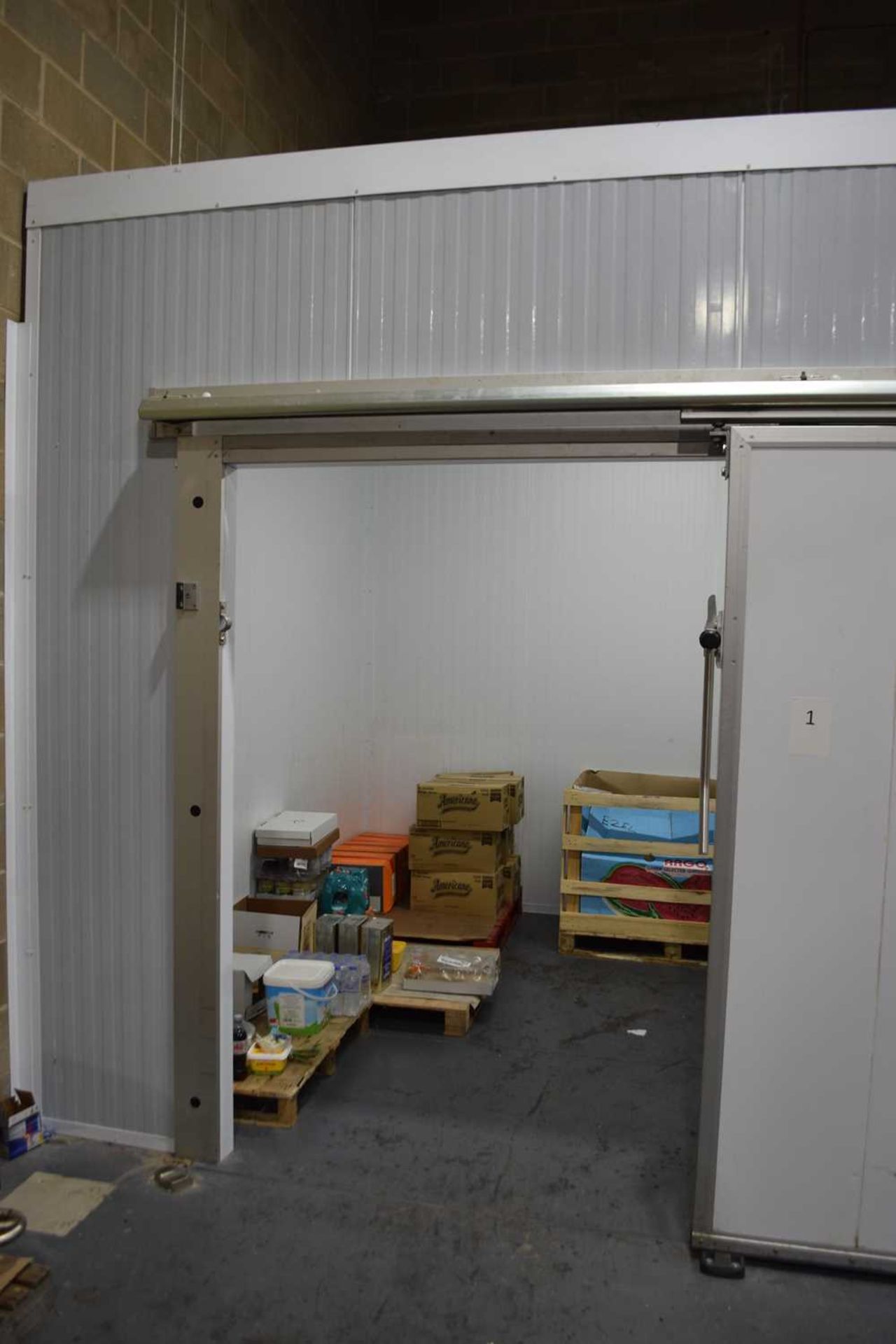 Large free standing walk in Fridge/cold room with sliding door, external measurement approx 4.30x3. - Image 2 of 7