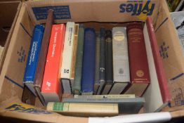 Mixed lot of sventeen science books including chemistry etc (393)